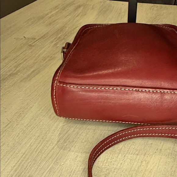 Vintage Coach Unlined Bellini Cherry Leather Crossbody- 9139 - Picture 7 of 13